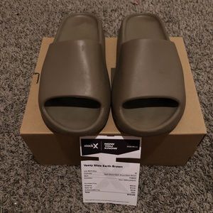 Yeezy Slide Earth Brown Size 10 men